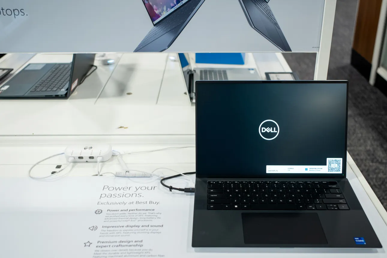 Ordinateur portable Dell exposé dans un magasin à Austin, au Texas.
