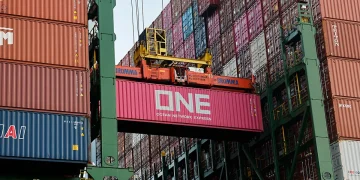 Panama Canal Disruptions and Rising Fuel Costs Redirect Cargo to Los Angeles
