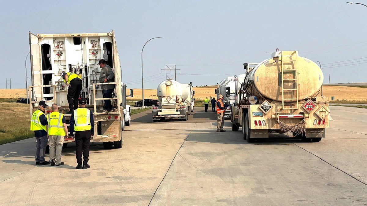 Commercial vehicle safety inspection in Williston, North Dakota