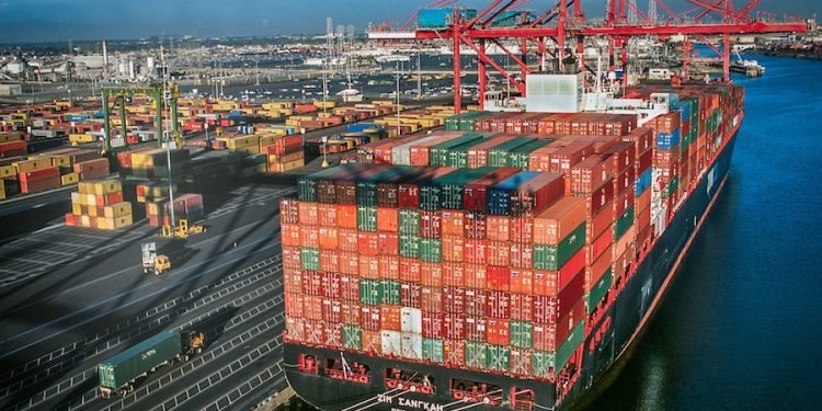 Record Cargo Pushes Container Dwell Times Higher at Los Angeles and Long Beach