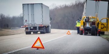 Autonomous truck beacon waiver moves closer to October renewal amid legal challenge