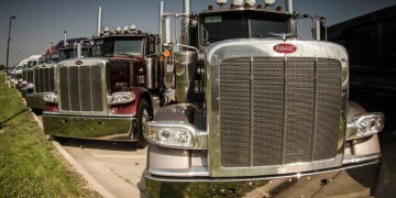 Class 8 truck orders rise 18% in September as fleets turn to 2027 models