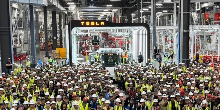 Tesla Expands Nevada Hiring as Semi Truck Orders Gain Momentum