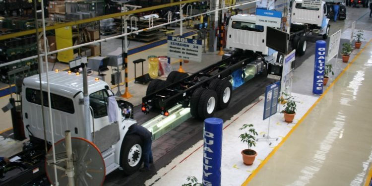 Mexico’s Heavy-Duty Truck Exports Jump 145% as U.S. Demand Drives Production Surge