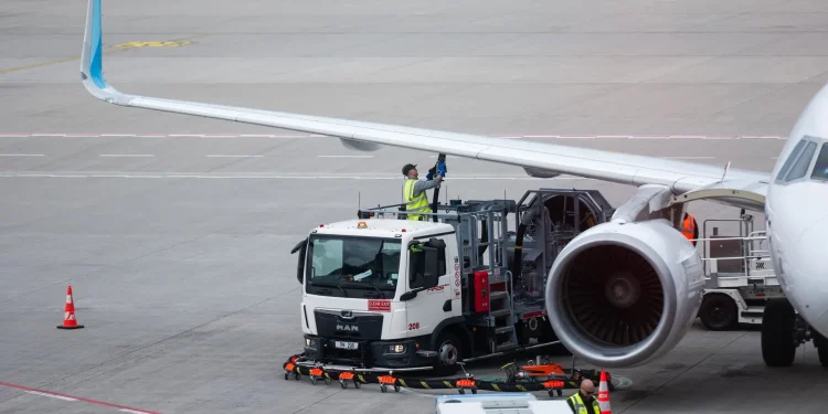 Airlines Brace for a Difficult Winter as Fuel Costs and Geopolitical Tensions Mount