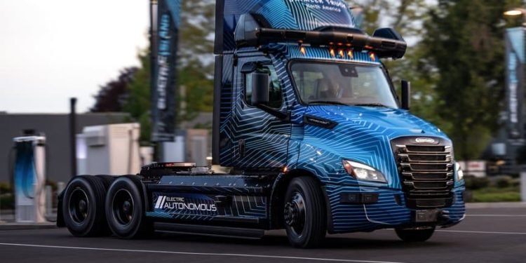 Daimler Prepares Freightliner Cascadia Trucks for Autonomy While Keeping Software Options Open