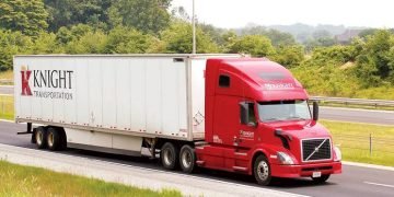 Knight-Swift exceeds third-quarter forecasts as truckload performance improves